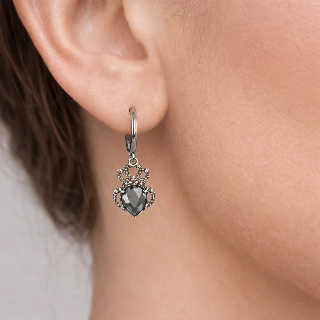 گوشواره حلقه ای چفتی تک گوش با آویز تاج و نگین اشک